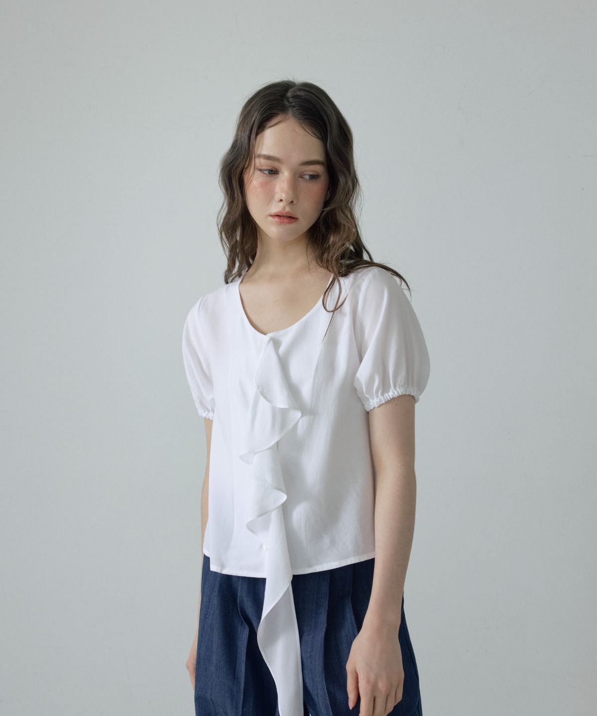 아페이즈(APAISE) Soft Long Ruffle Blouse(White)