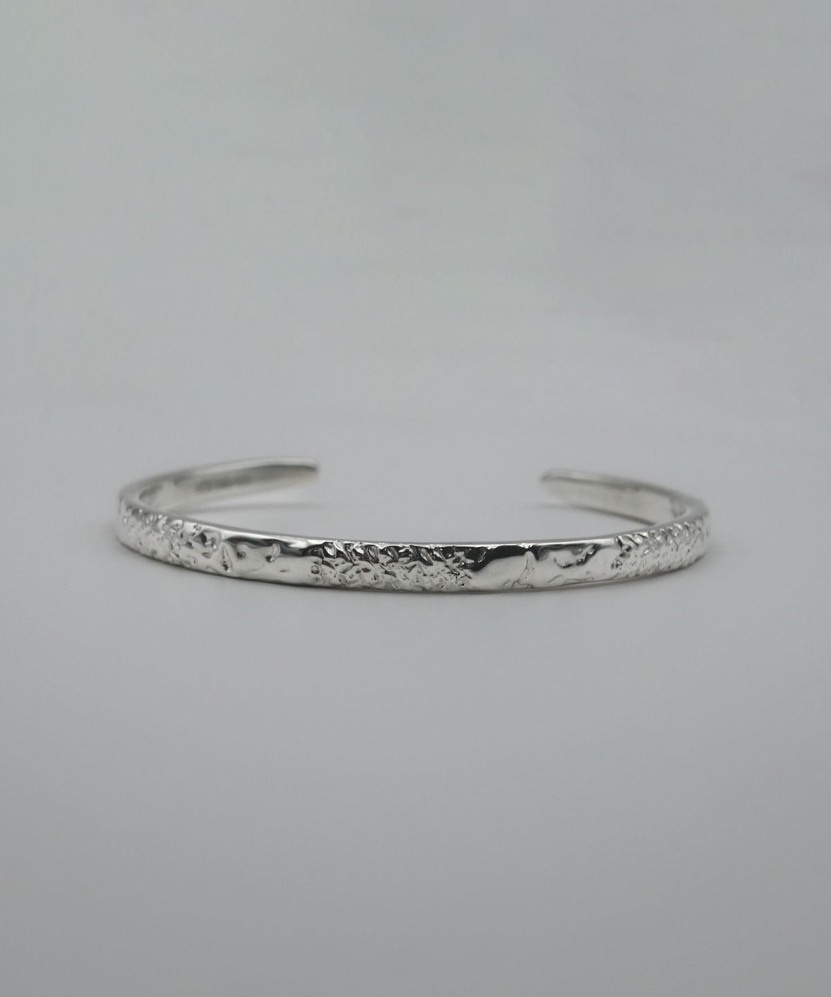 수이오브(SUIOVE) TEXTURE BANGLE
