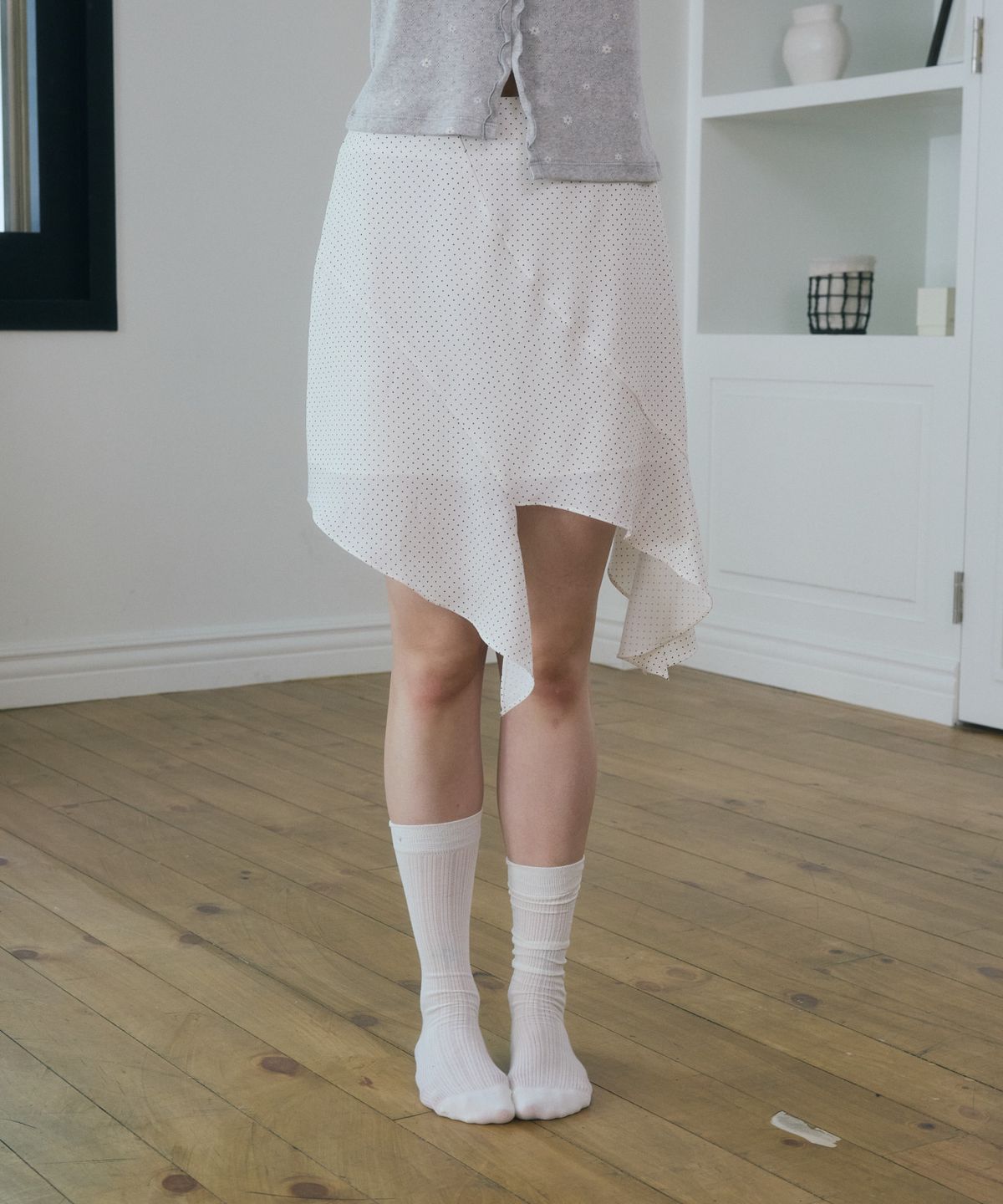 아페이즈(APAISE) Dot Unbalance Midi Sheer Skirt(Ivory)