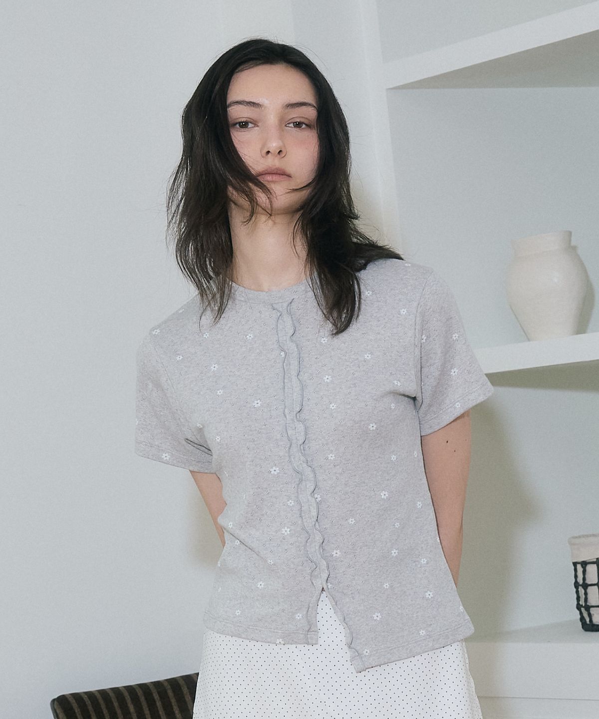 아페이즈(APAISE) Daisy Unbalance Slit T-Shirt(Melange Gray)