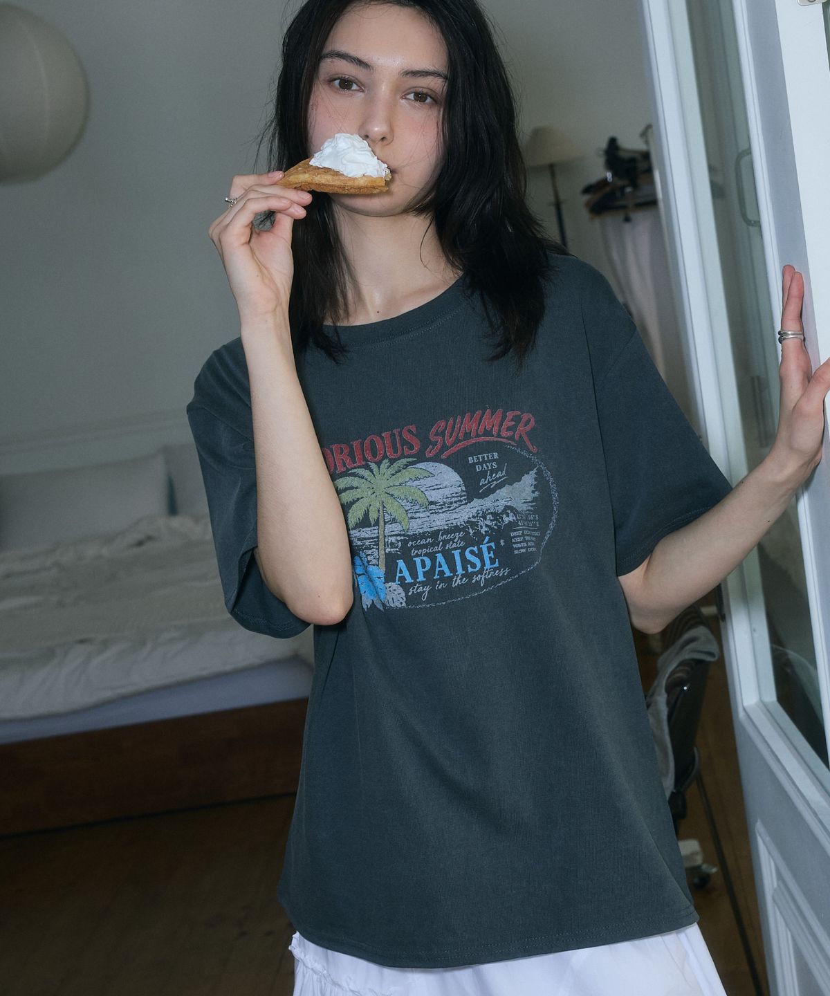 아페이즈(APAISE) Unisex Pigment Oversized Graphic T-Shirt(Charcoal)