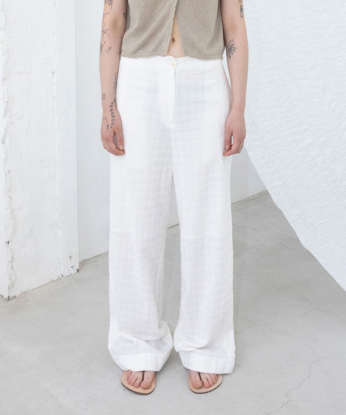 모노크롬(MONOCHROME) drow eyelet pants