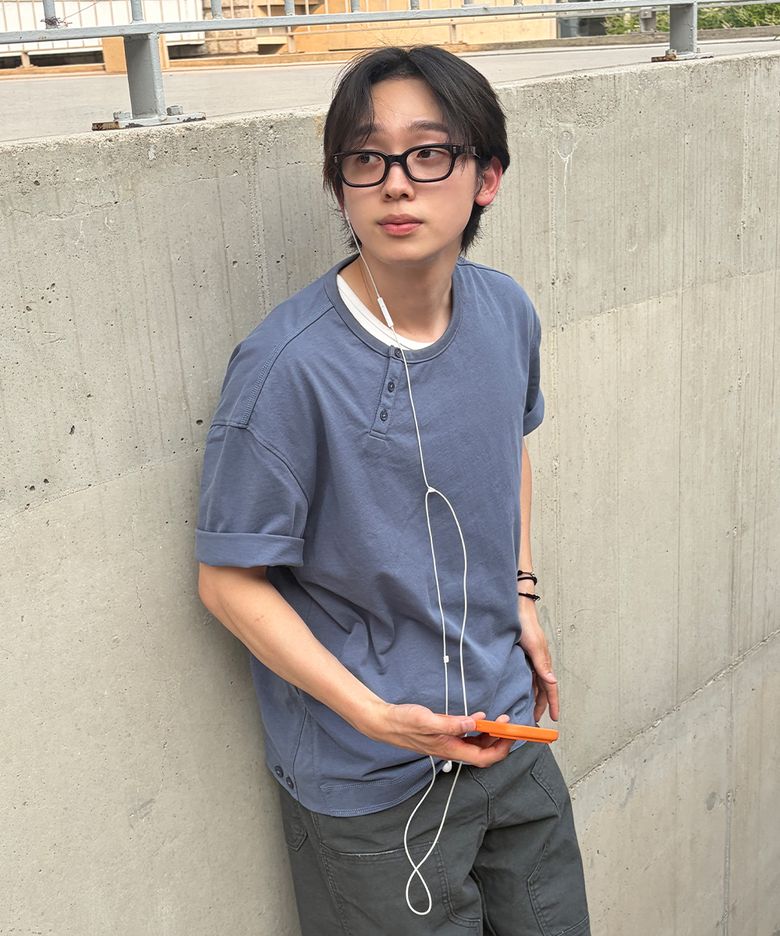 [리제임스×미세키서울 맨] Diagonal henley neck short sleeve BLUE