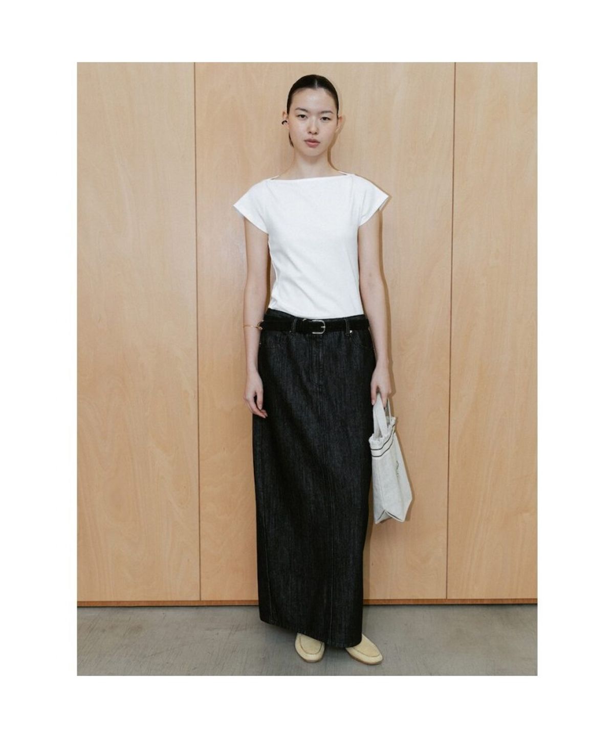 디애퍼처(THE APERTURE) 90s H Line Denim Skirt  Black (TA6727A085)