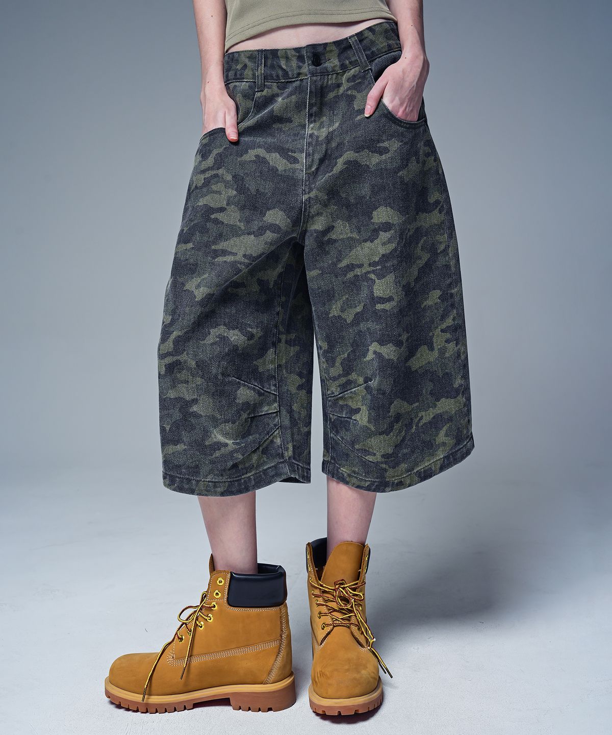 어반드레스(AVANDRESS) 엑시스 다트 버뮤다 팬츠 CAMO