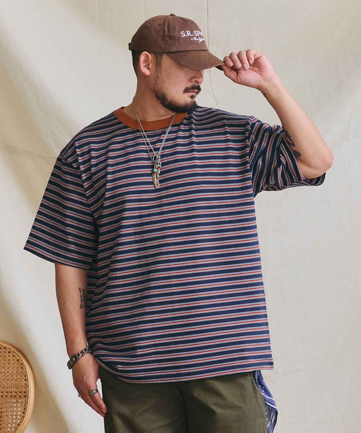 러기드하우스(RUGGED HOUSE) 16수 콘트라스트 스트라이프 반팔티 네이비