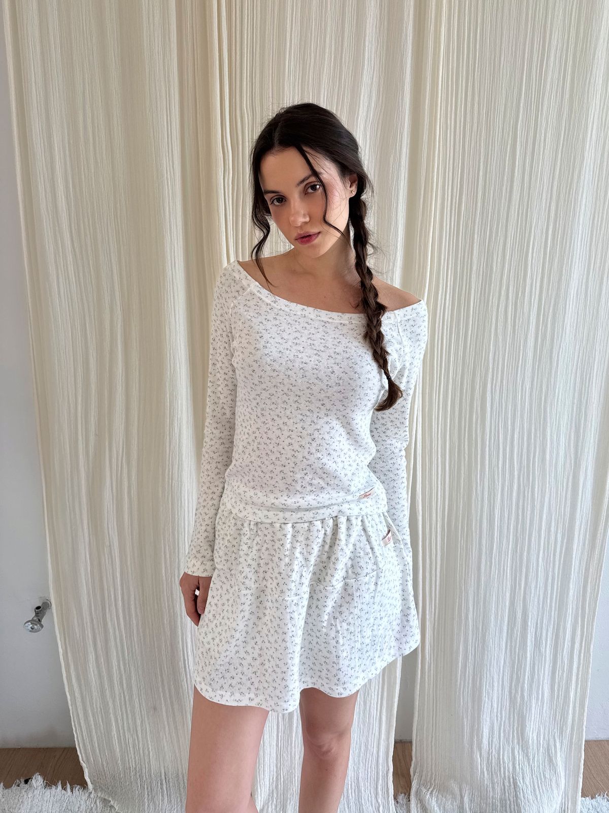 디어시스(Dearsis) Floral Punching Off Shoulder (White)