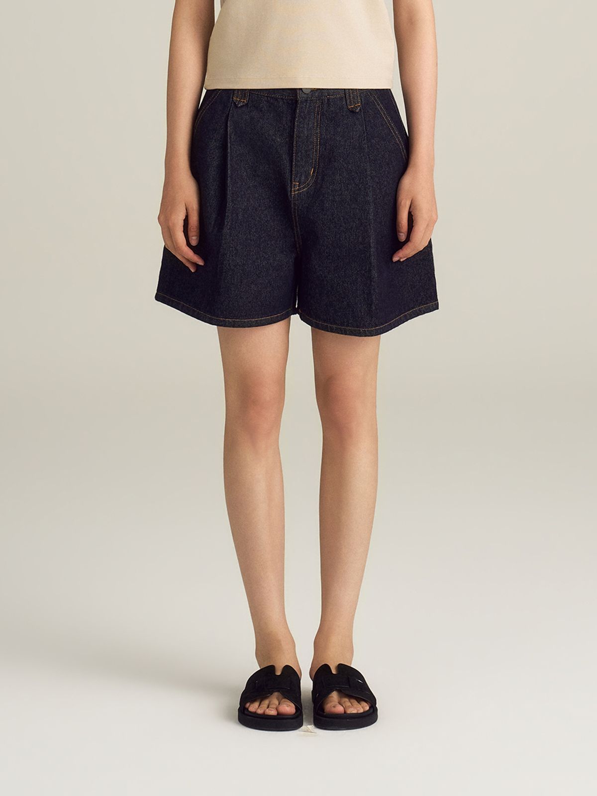 비올셋(BE ALL SET) One-Tuck Denim 5-Bermuda Pants_Non-Fade