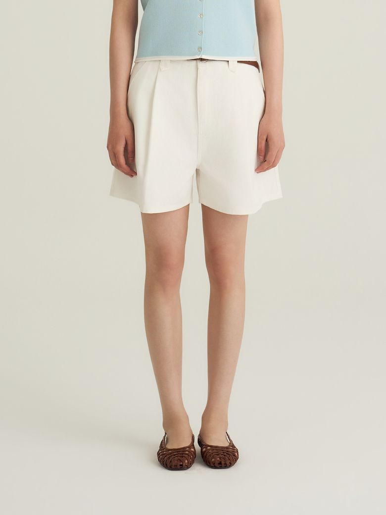 One-Tuck Denim 5-Bermuda Pants_White