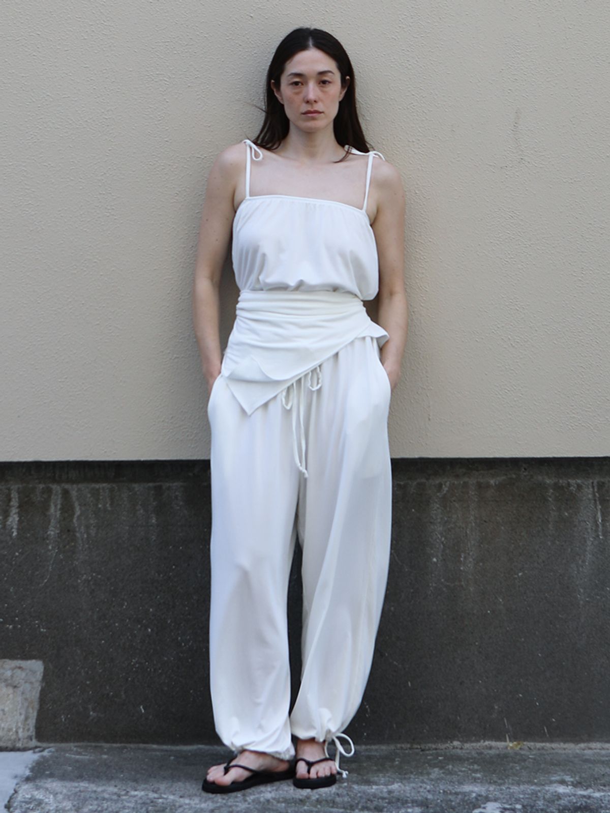 오브헤덴(OPHEDEN) Fluid Tank Top with Scarf (white)