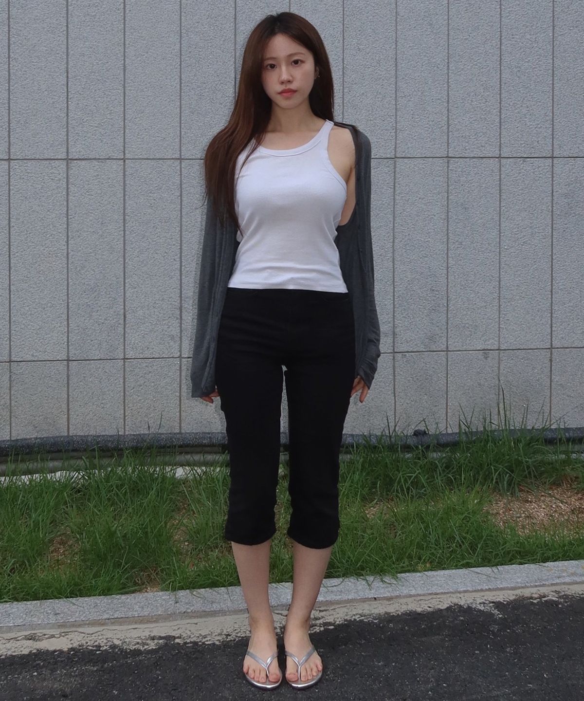 카고브로스 포 우먼(CARGOBROS FOR WOMAN) 베이직 슬릿 데님 카프리팬츠 (블랙)