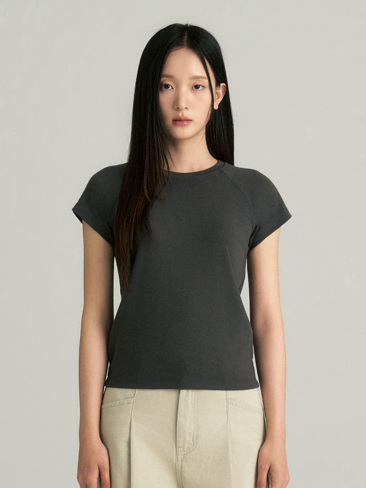 비올셋(BE ALL SET) Cap-Sleeve Raglan T-Shirt_Charcoal