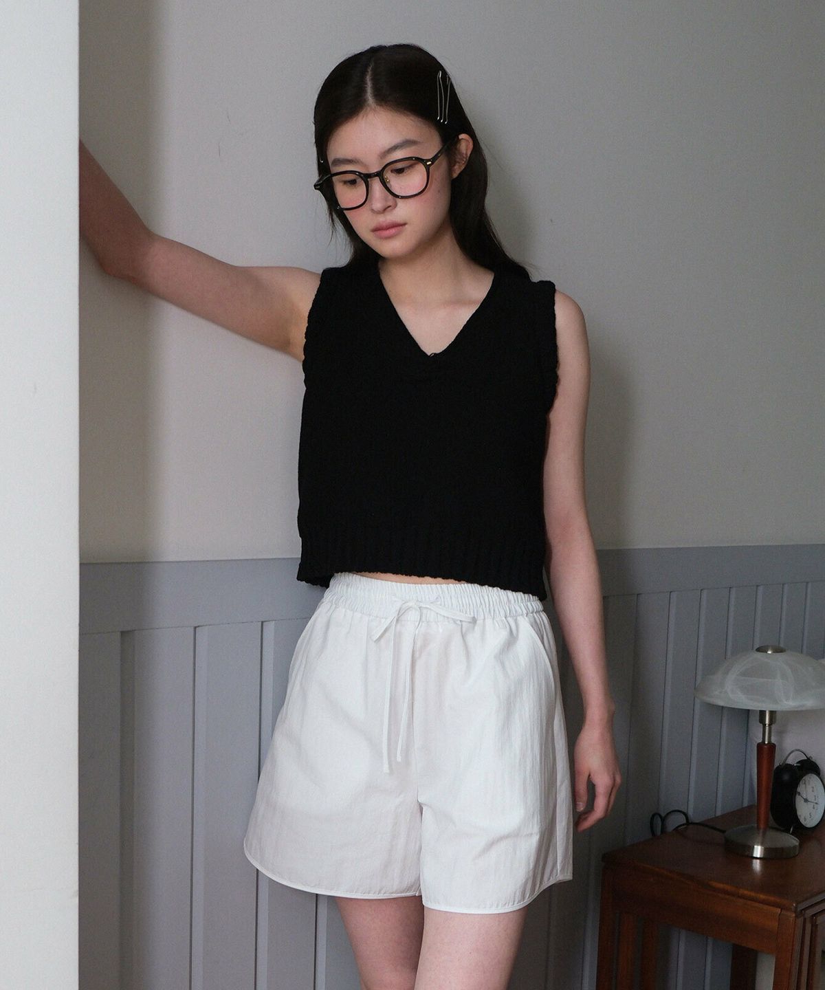 모의(MOUI) Scallop sleeveless knit vest (BLACK)