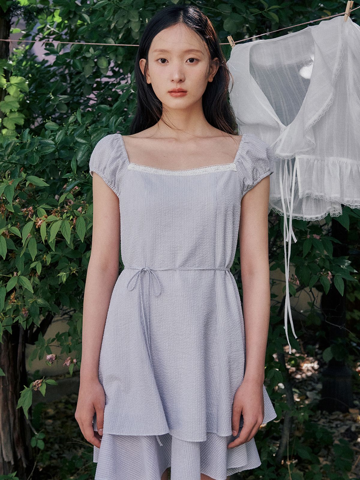 오앨(OUEL) SQUARE NECK TIERED MINI DRESS_BLUE STRIPE