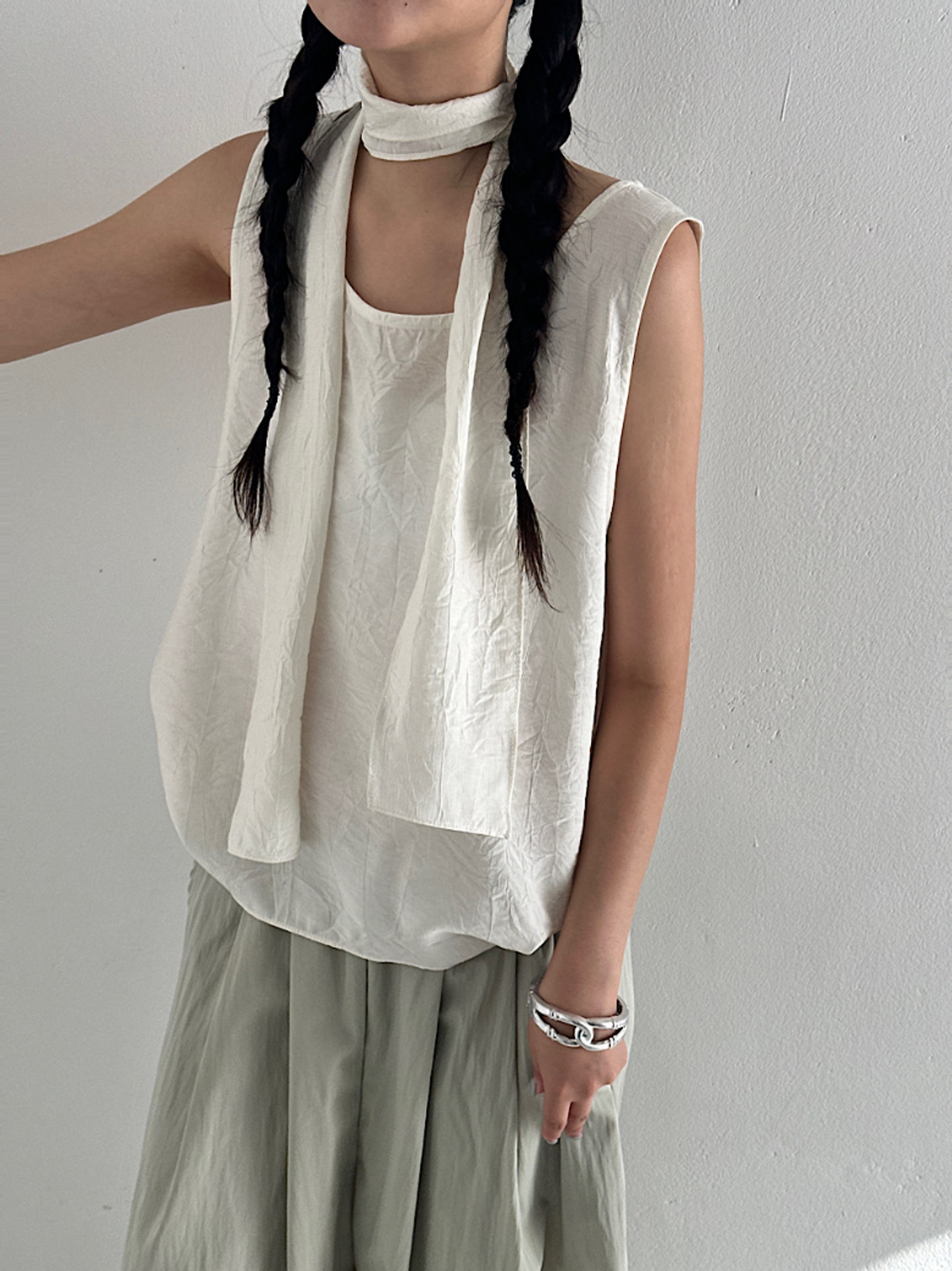 아포엠(APOEM) Muse Tie Blouse (2C)