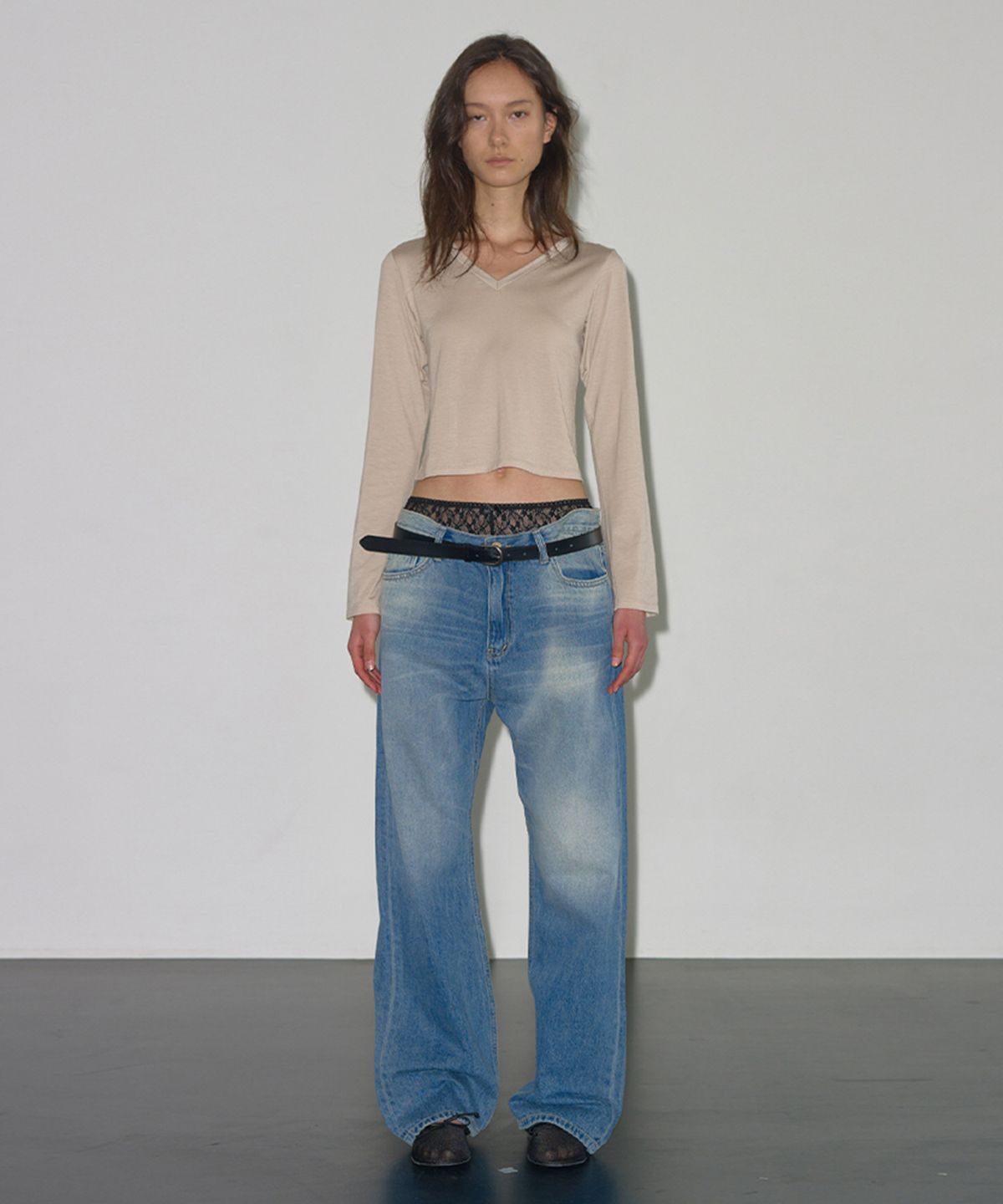 에스이오(s/e/o) SILKY V-NECK TEE SKIN