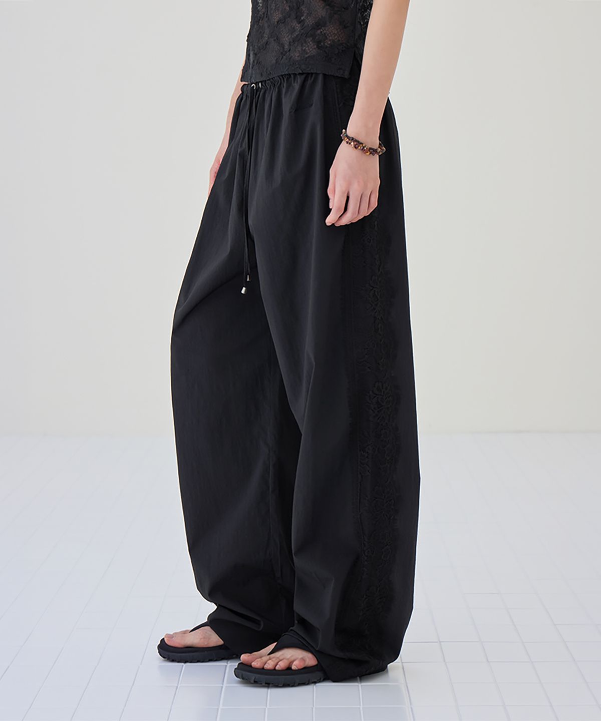 런던다다(LONDONDADA) Summer Lace Line Wide Pants, BLACK