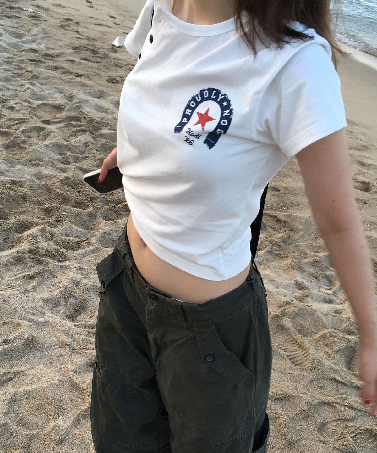 노디(NODI) 프라우들리 헨리넥 반팔 크롭 티셔츠 아이보리