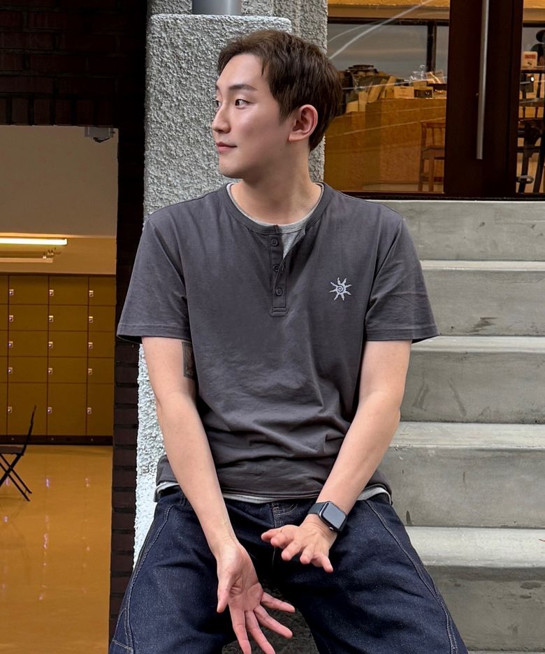 코튼 30수 레이어드 헨리넥 반팔 크롭 티셔츠 차콜