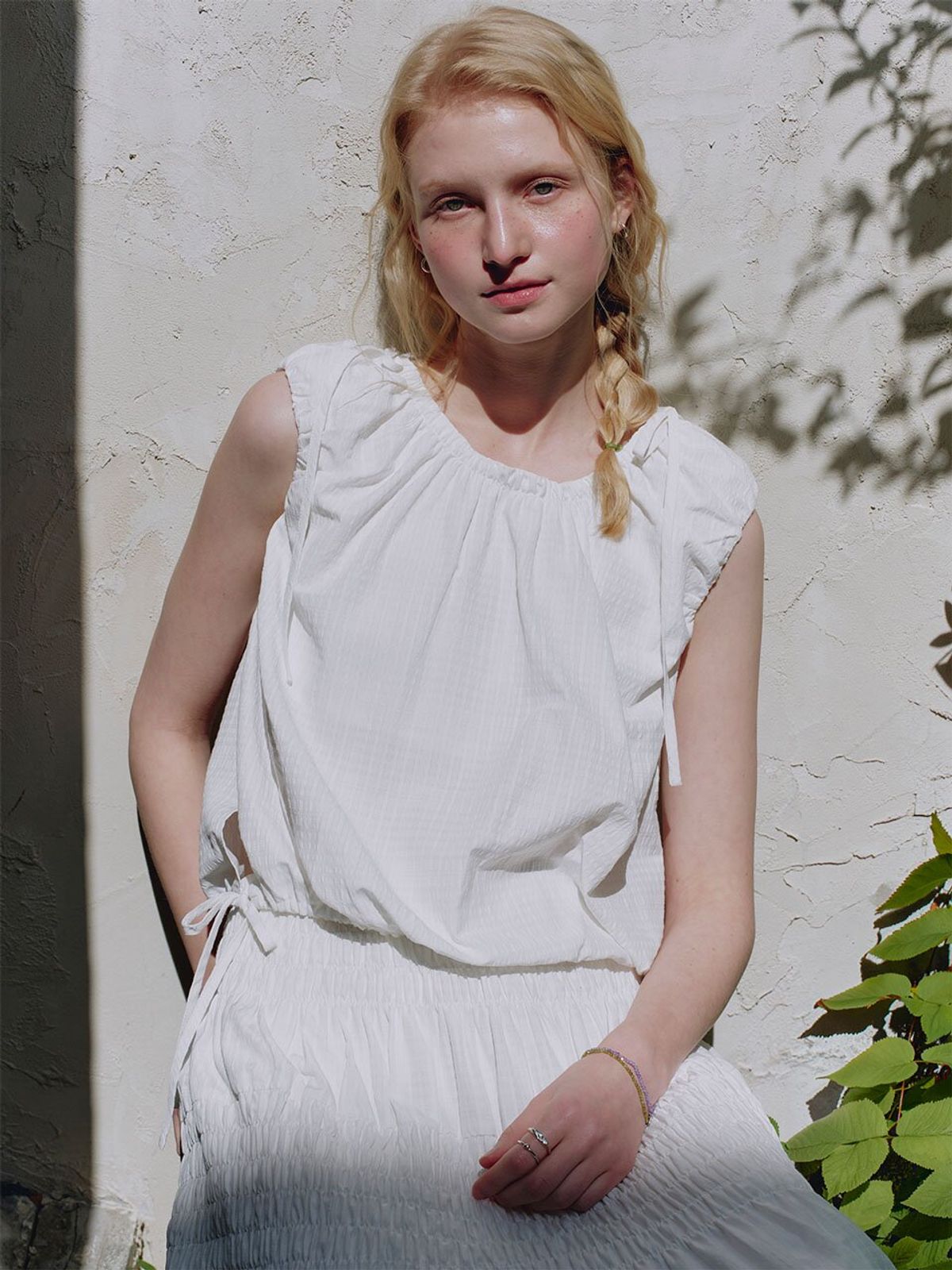 뮈뮈에르(MUEMUER) Ethereal Two-Way Sleeveless Blouse MU2635BL317M