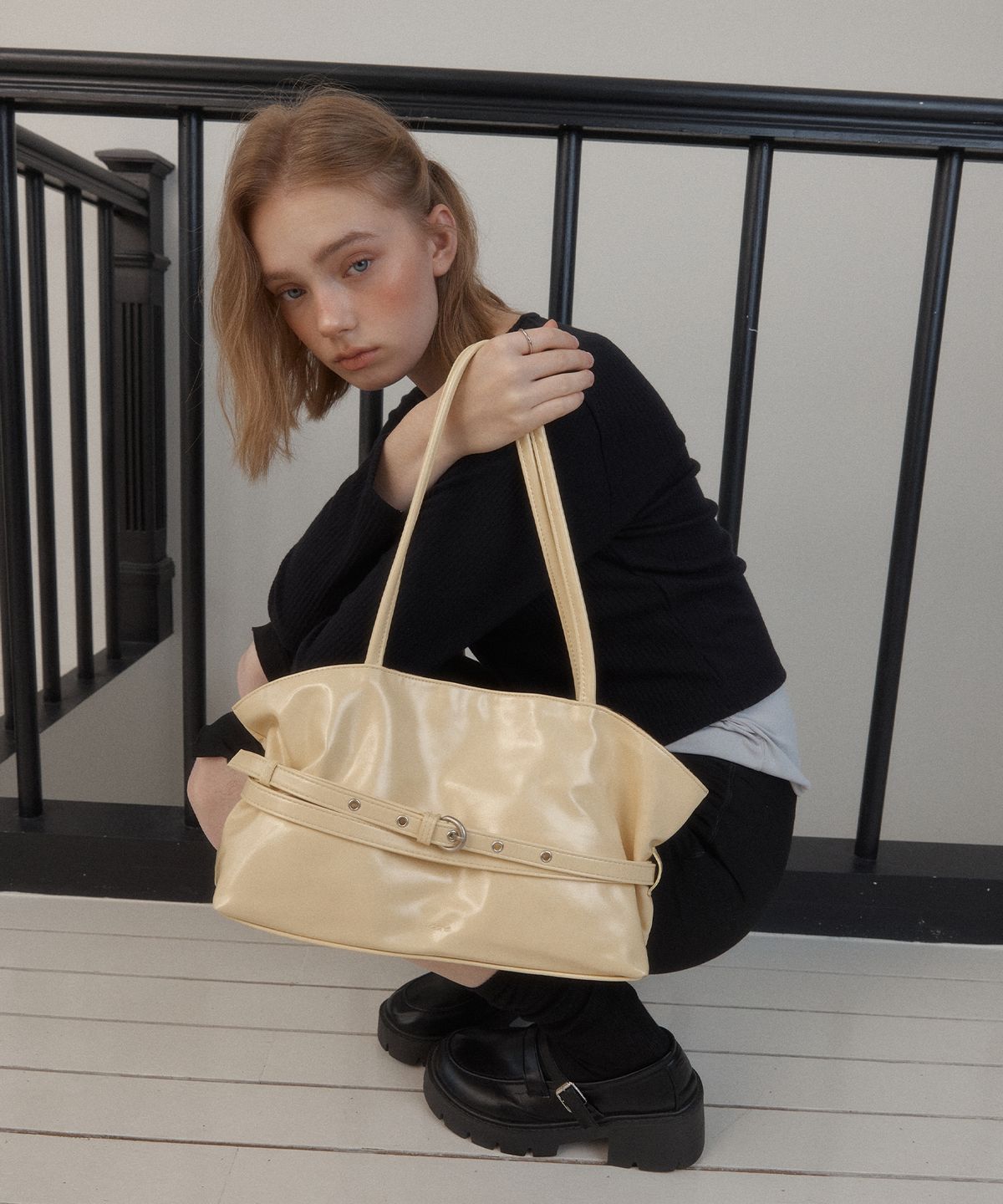 레터리(LETERIE) MELLOW REVERSIBLE BELT TOTE BAG_BUTTER