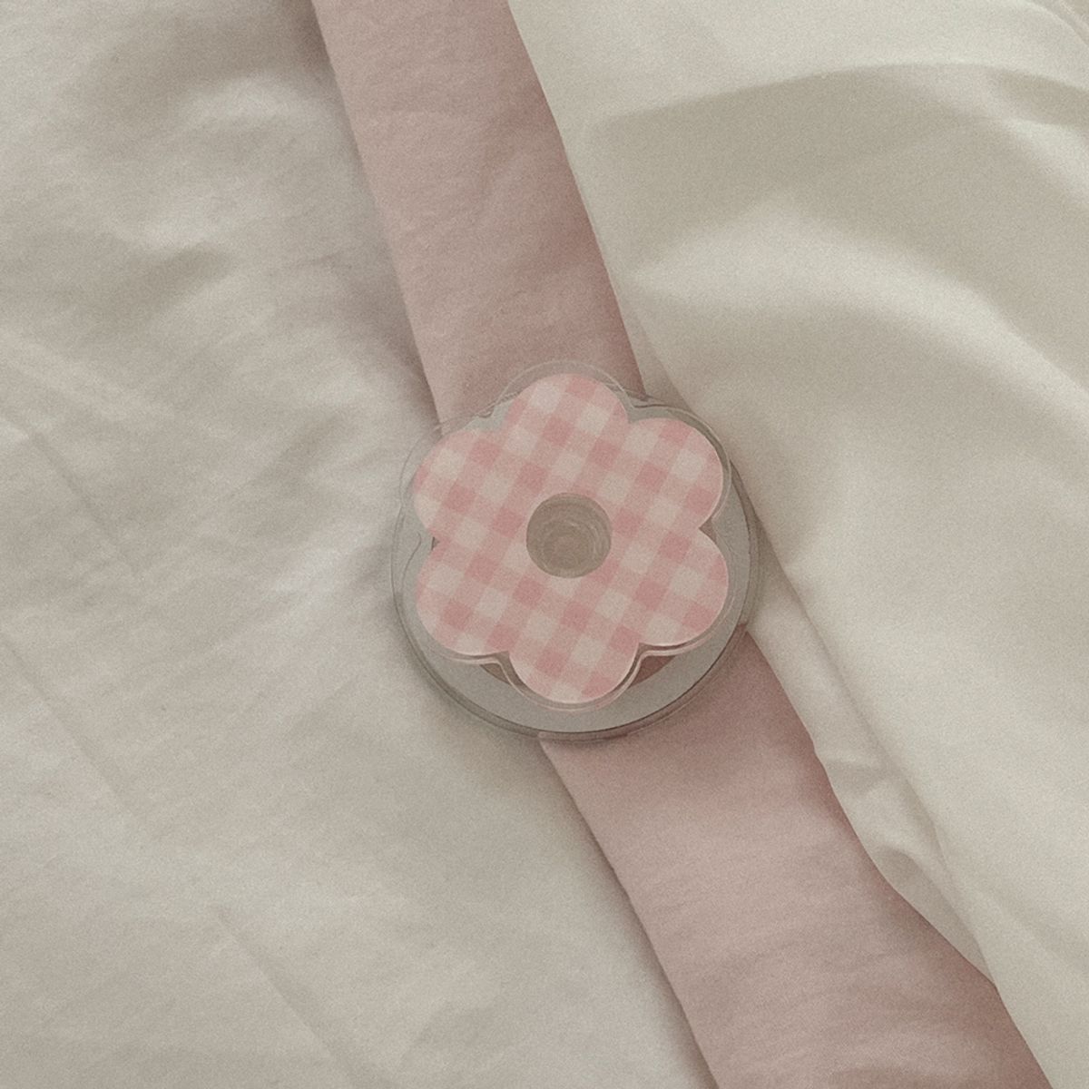 메이드모먼(MADEMOMENT) flower gingham 디자인 [맥세이프 아크릴스마트톡]