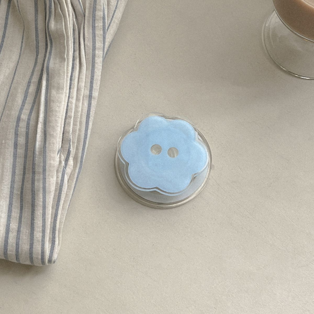 메이드모먼(MADEMOMENT) puff shell flower 디자인 [맥세이프 아크릴스마트톡]