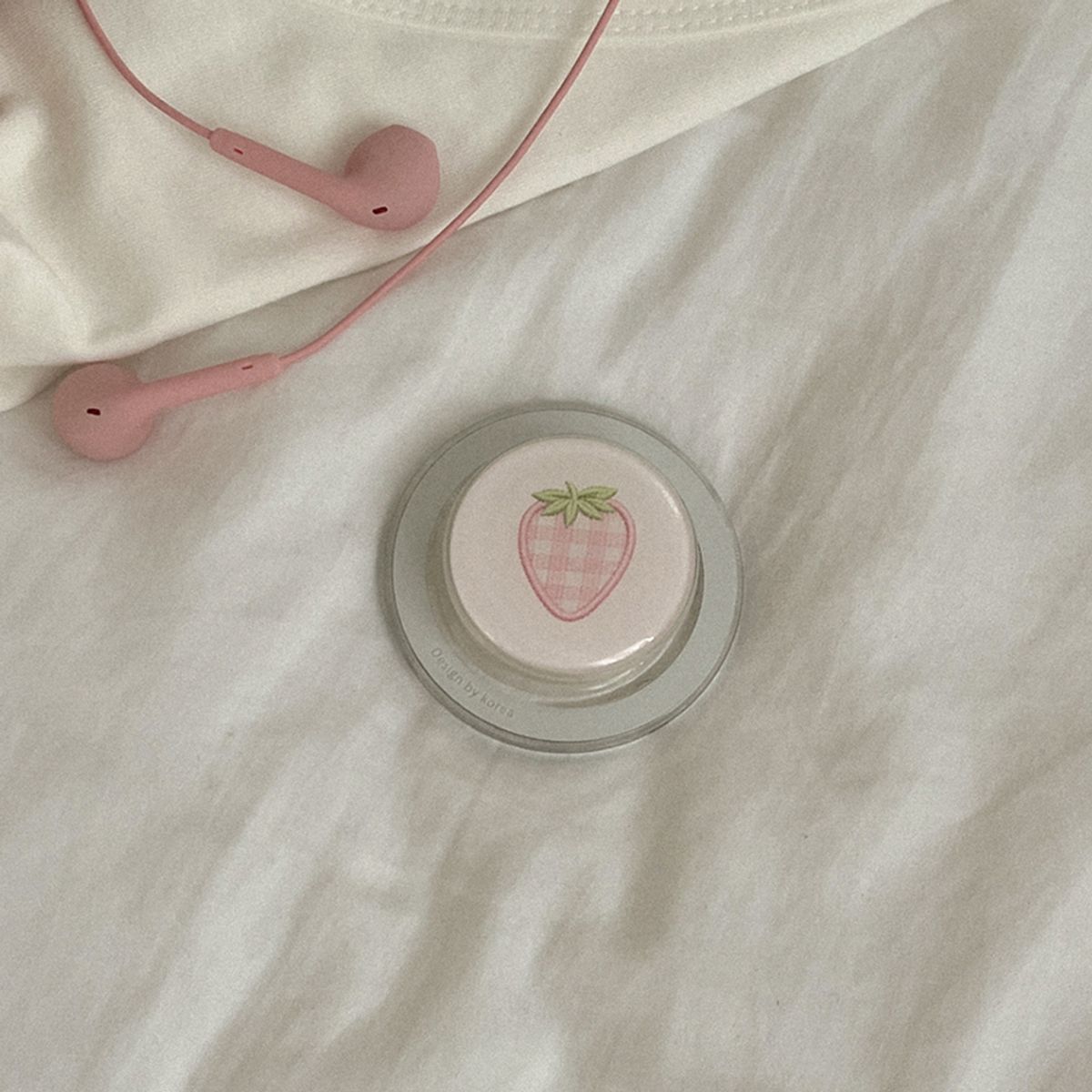 메이드모먼(MADEMOMENT) strawberry picnic 디자인 [맥세이프 에폭시톡]