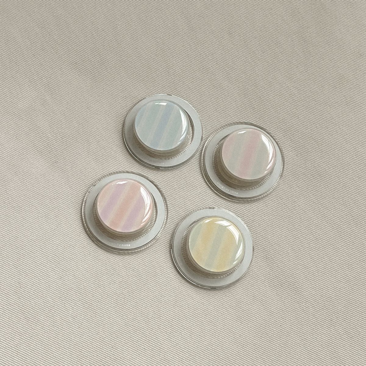 메이드모먼(MADEMOMENT) soft pastel stripe 디자인 [맥세이프 에폭시톡]