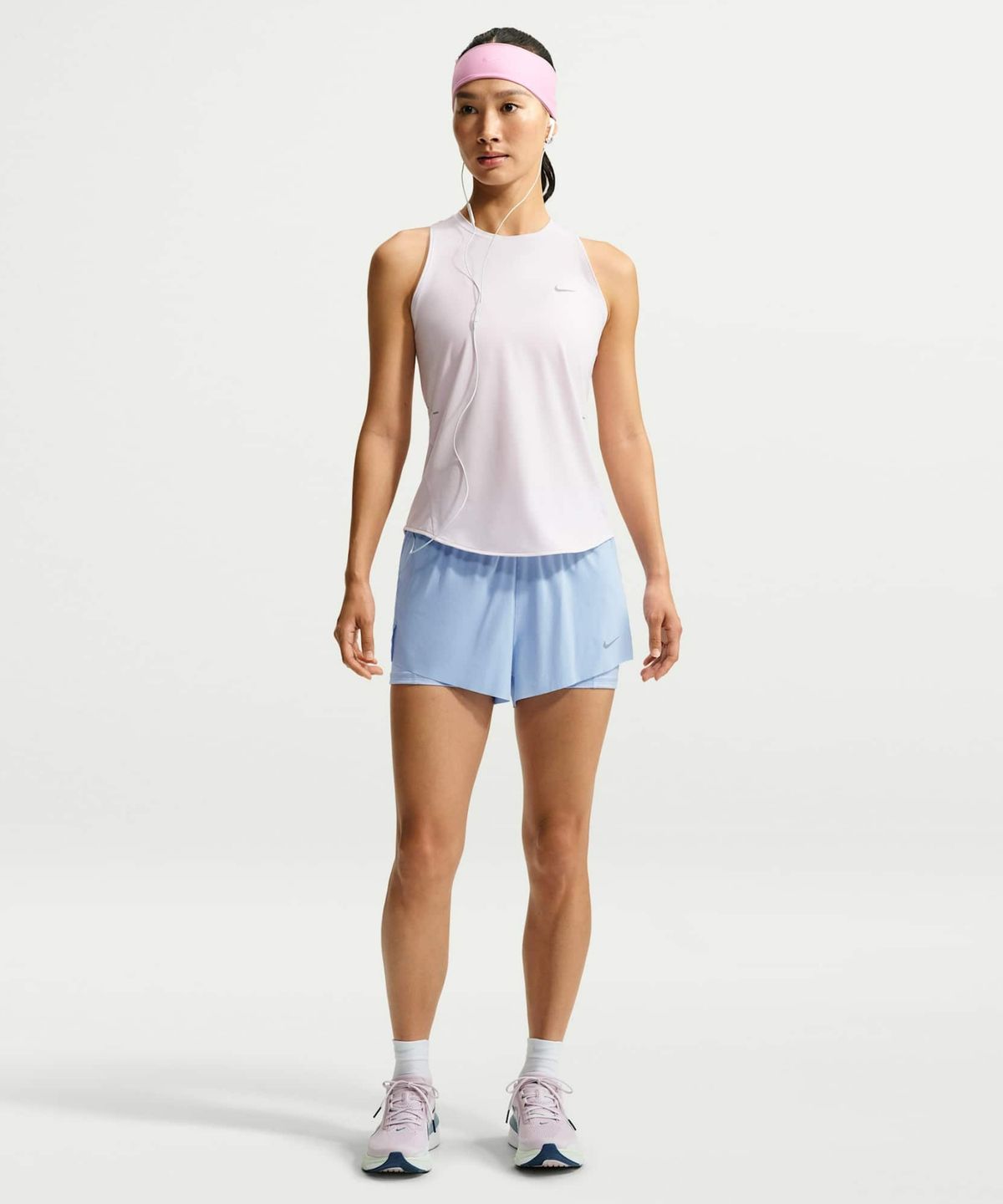 나이키(NIKE) 스위프트 드라이 핏 미드라이즈 투인원 러닝 쇼츠 W - 알루미늄:그리드아이언 / HJ5377-468