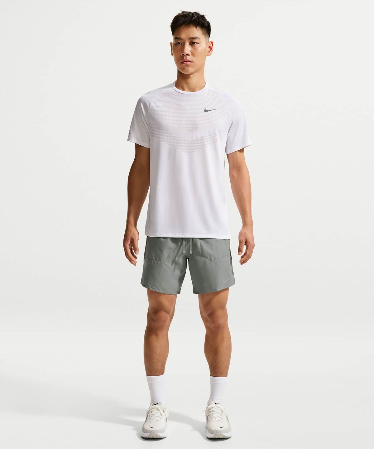 나이키(NIKE) 스트라이드 드라이 핏 7인치 브리프 라인드 러닝 쇼츠 M - 스모크 그레이 / IF2047-084
