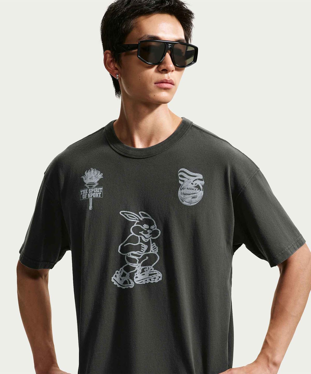 나이키(NIKE) 스포츠웨어 프리미엄 에센셜 티셔츠 M - 앤트러사이트 / IM3816-060