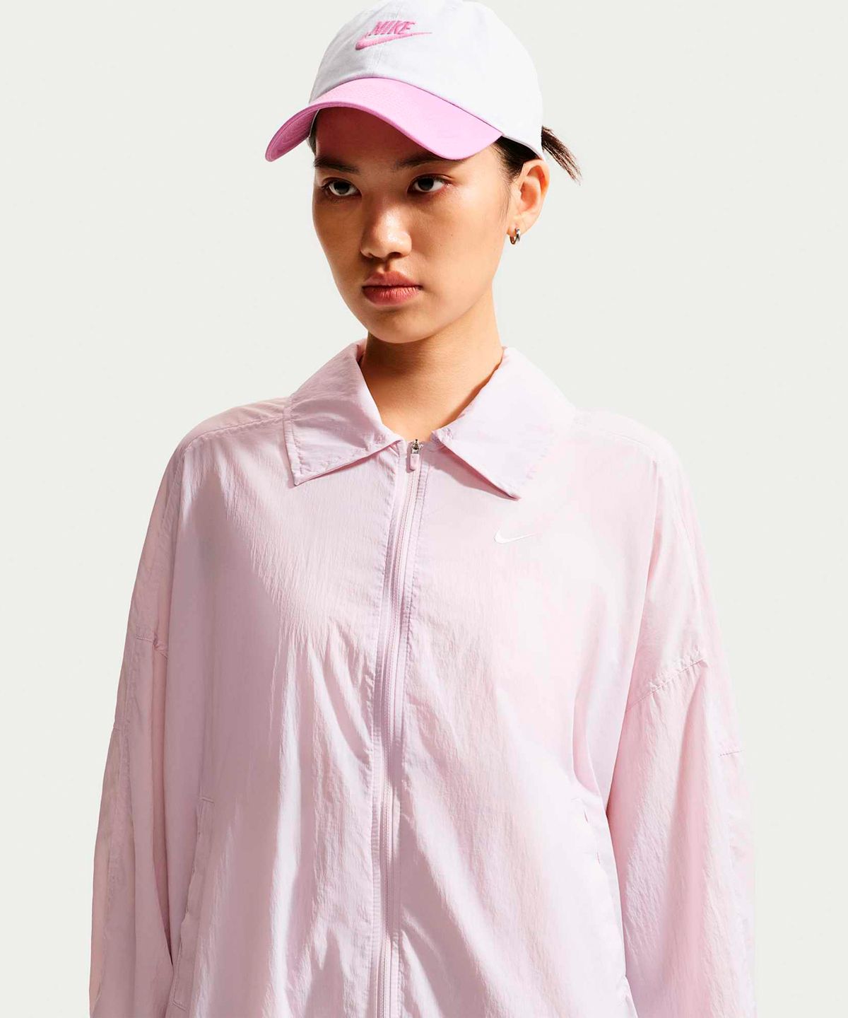 나이키(NIKE) 스포츠웨어 오버사이즈 경량 UV 재킷 W - 블리치트 라일락:세일 / IO1521-583