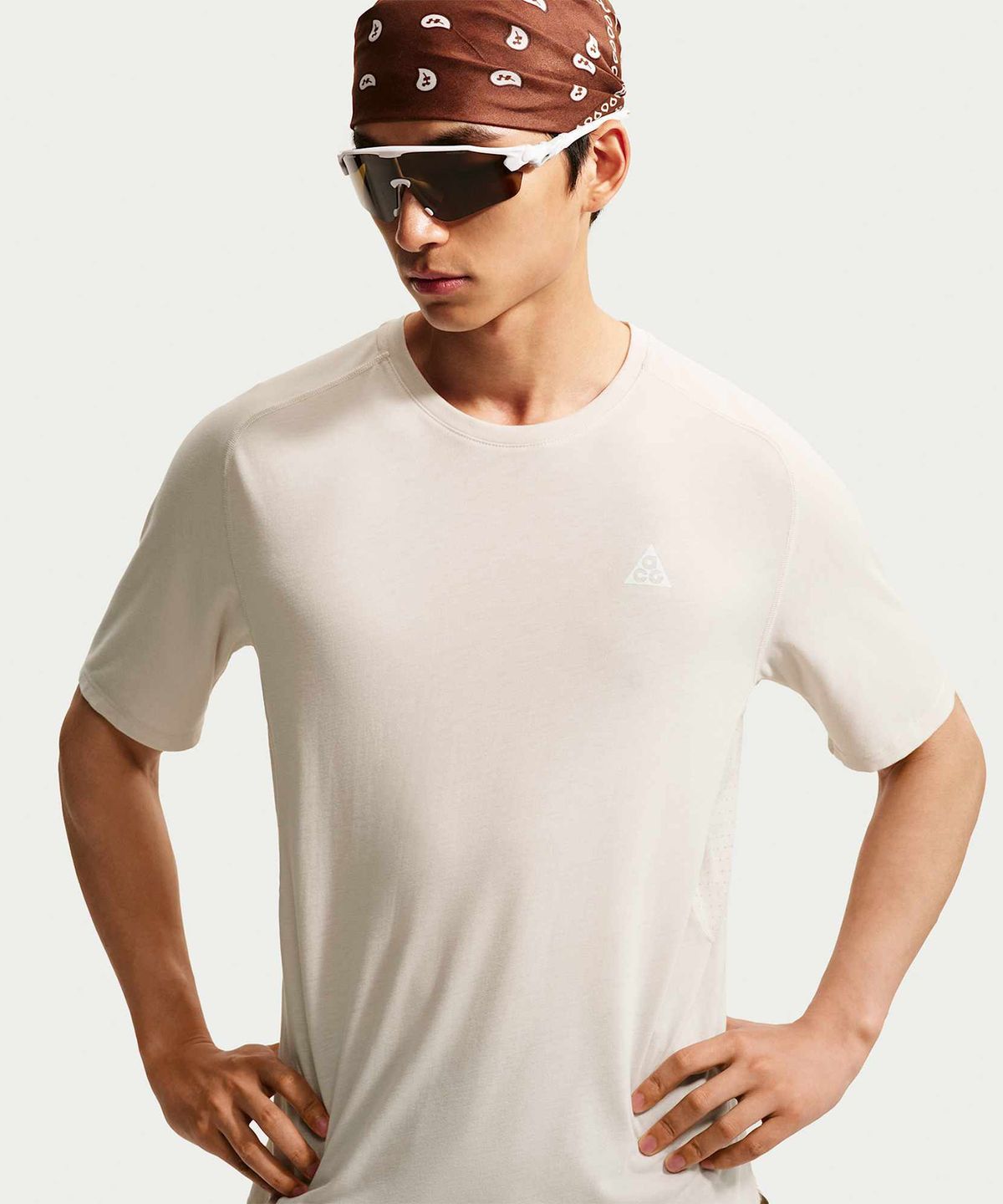 나이키(NIKE) ACG 솔라 체이스 드라이 핏 ADV 트레일 러닝 탑 M - 라이트 오어우드 브라운:서밋 화이트 / IO9678-104