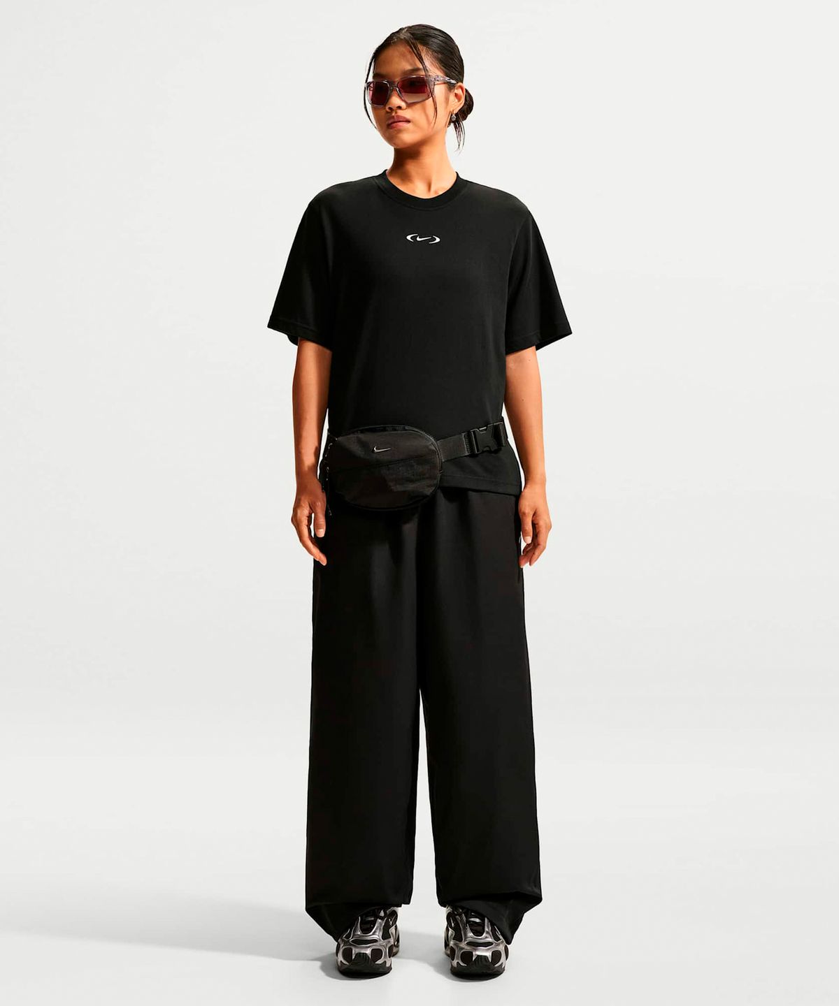 나이키(NIKE) 스포츠웨어 루즈 핏 하이웨이스트 트랙 팬츠 W - 블랙:화이트 / IQ3167-010