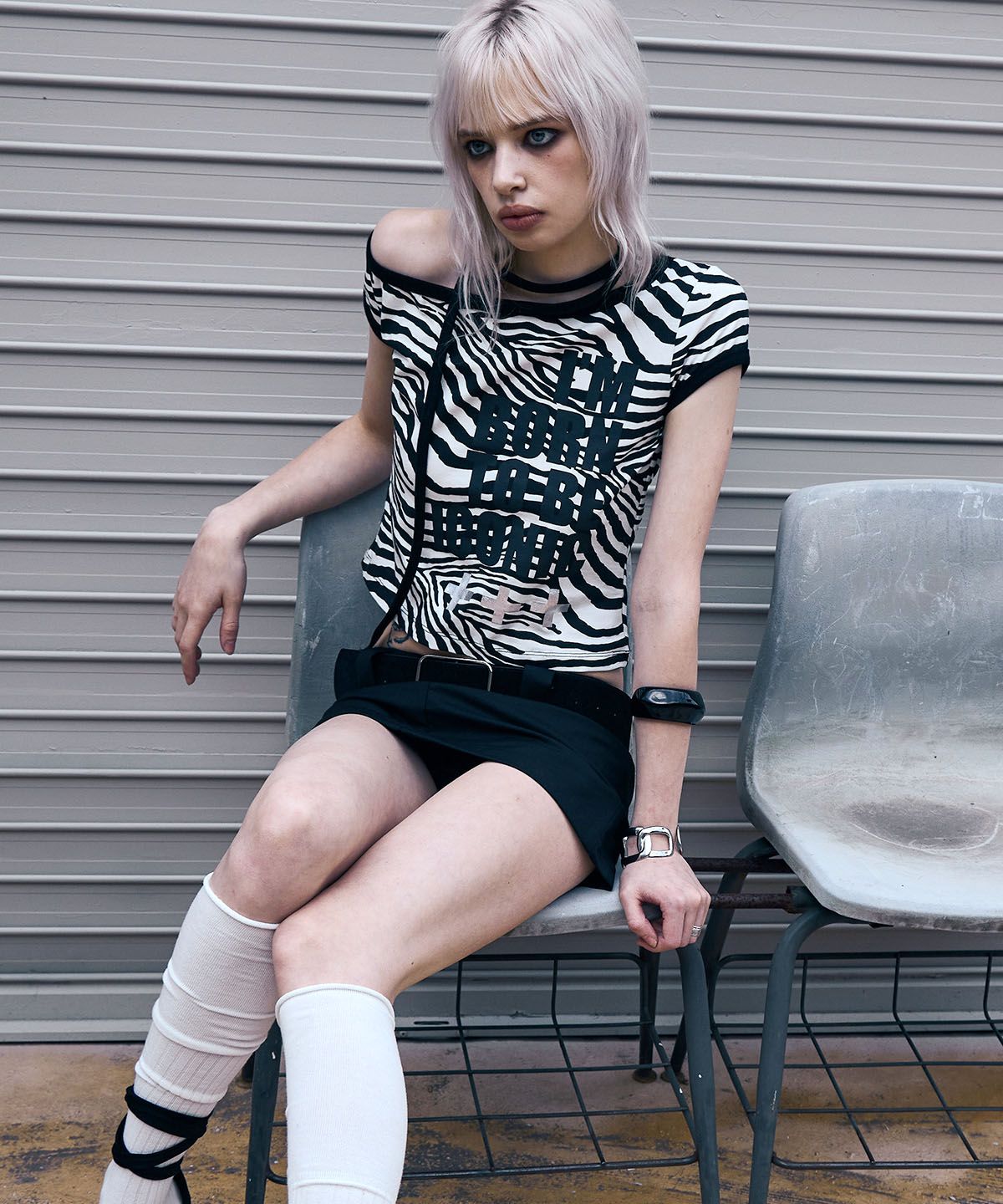 낫노잉(NOTKNOWING) One Shoulder Ringer Top (ZEBRA)