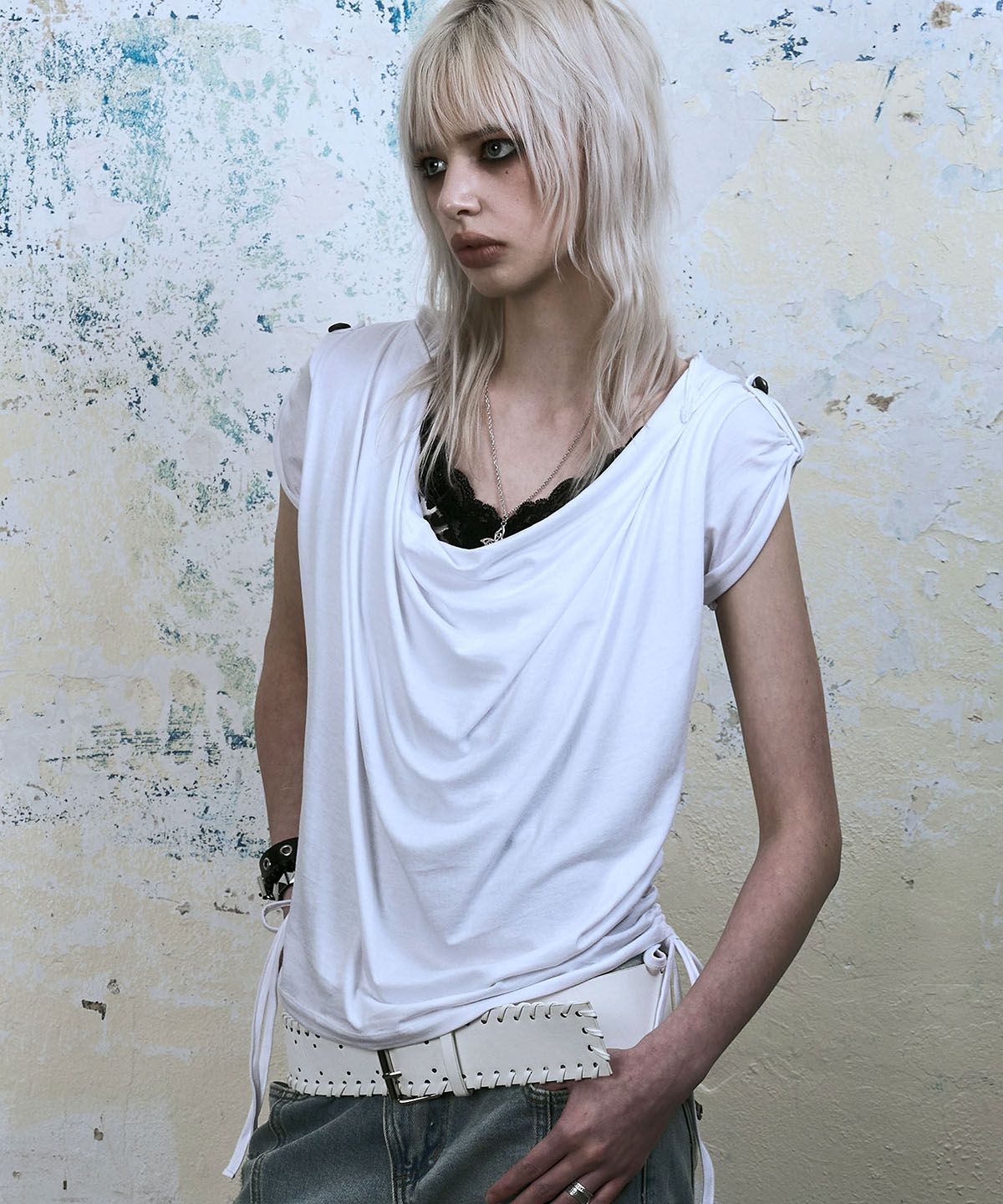 낫노잉(NOTKNOWING) Mili Drape Half Hoodie (WHITE)
