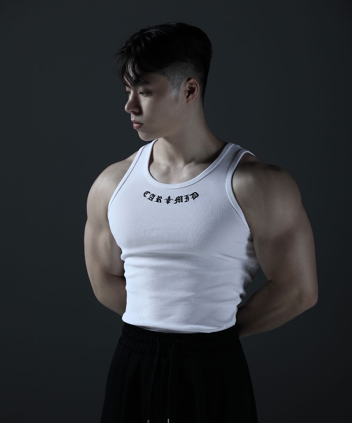 카미드(CARMID) 노블 고딕 문양 슬리브리스 [화이트]