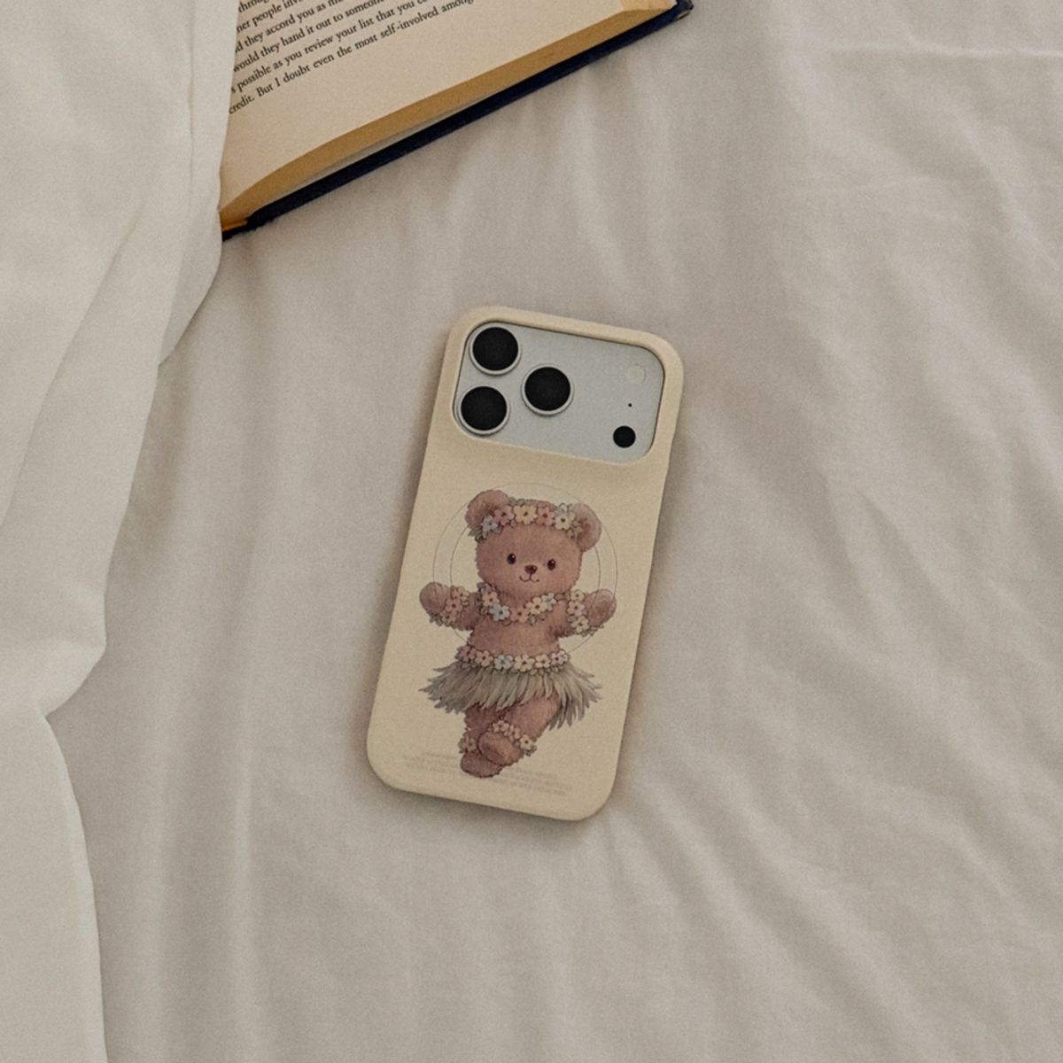 메이드모먼(MADEMOMENT) hula bear 디자인 [맥세이프 하드 폰케이스]