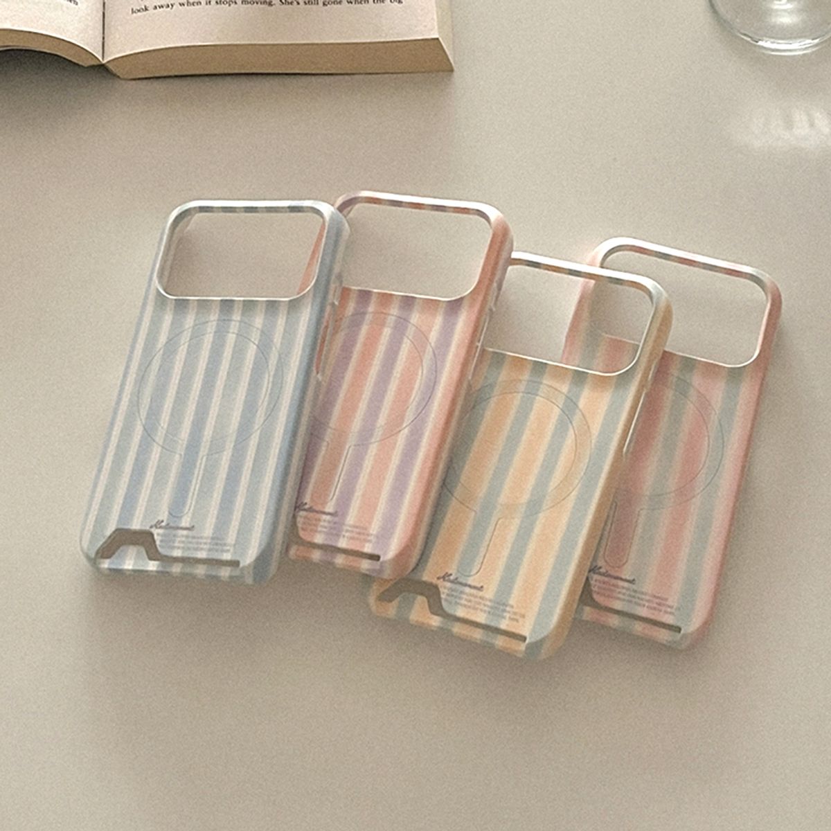 메이드모먼(MADEMOMENT) soft pastel stripe 디자인 [맥세이프 카드수납 폰케이스]