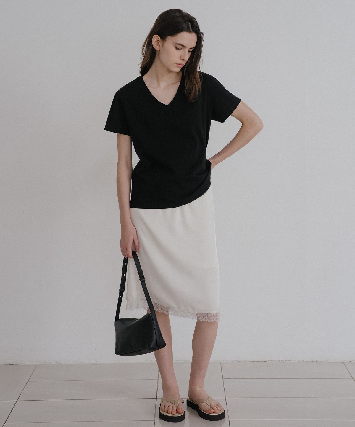 노운베러(KNOWNBETTER) Soft basic v-neck T-shirt [KNSS10TS12]_Black