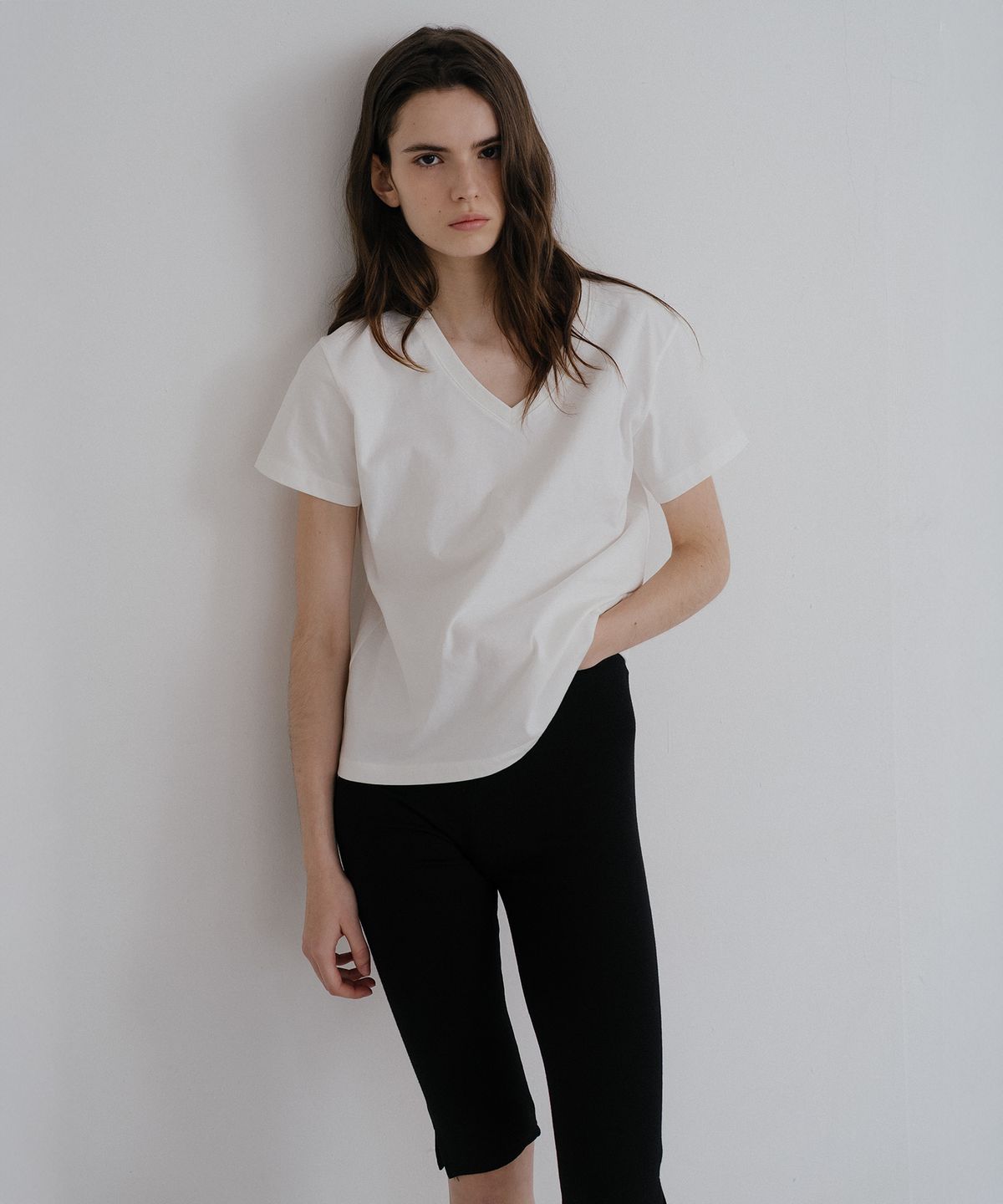 노운베러(KNOWNBETTER) Soft basic v-neck T-shirt [KNSS10TS07]_Ivory