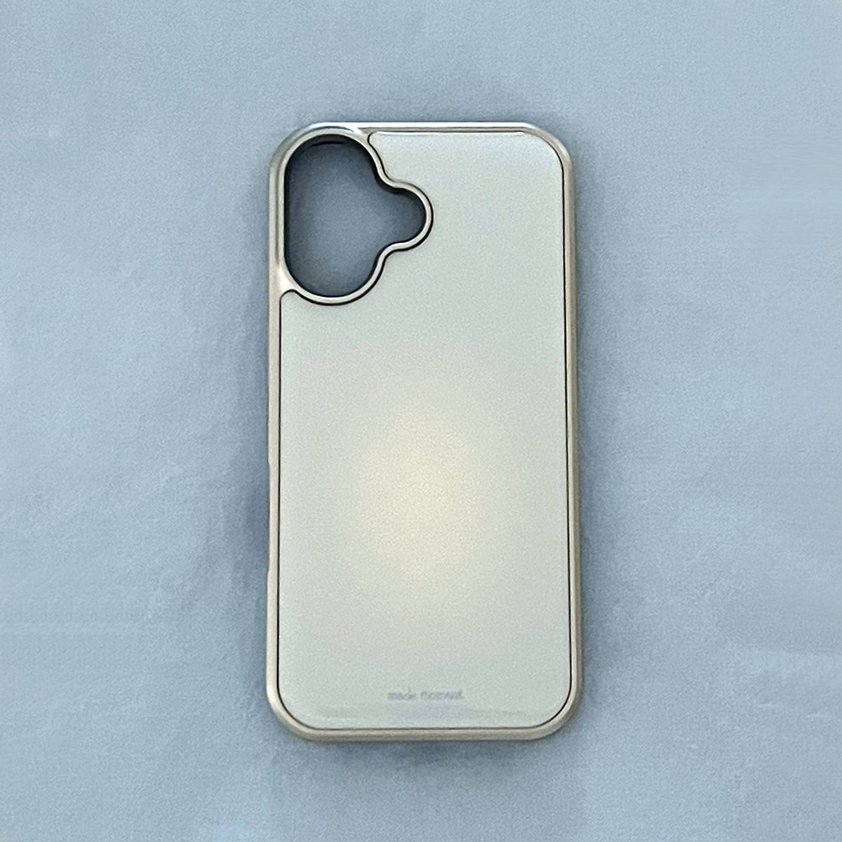 메이드모먼(MADEMOMENT) soft gradient 디자인 [실버 맥세이프 범퍼케이스]