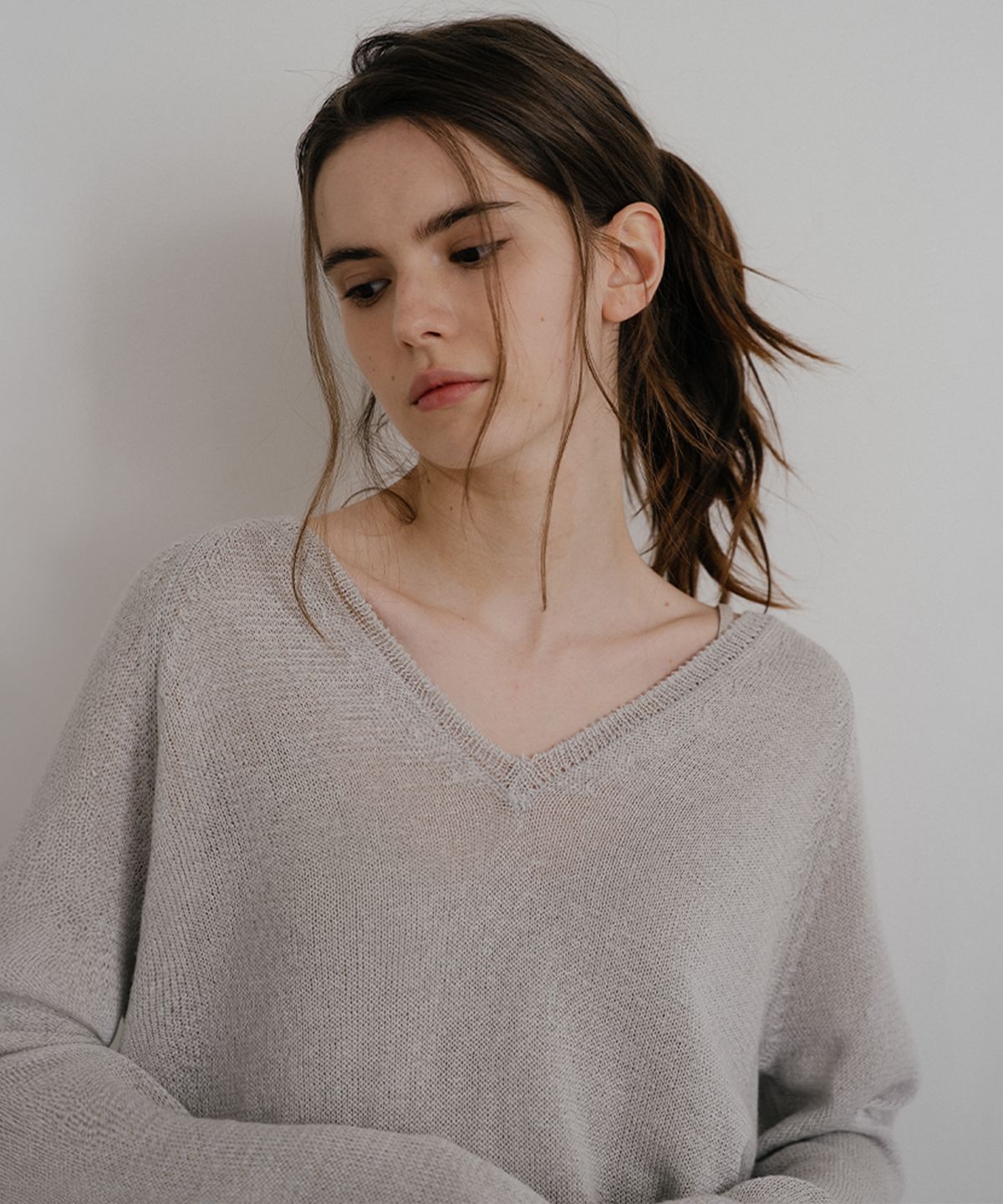 노운베러(KNOWNBETTER) Paper v-neck knit [KNSS10KN03]_Light gray