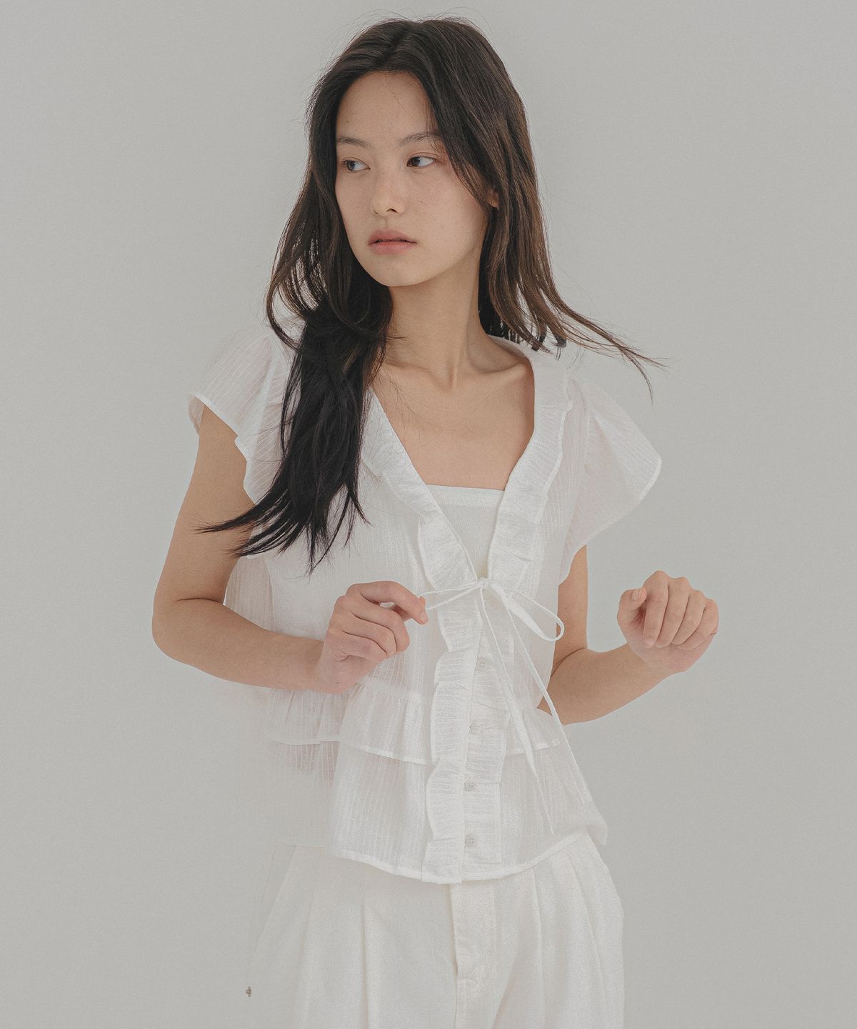 틸아이다이(TILL I DIE) V-NECK RUFFLE BLOUSE [TISU08BL01]_Ivory