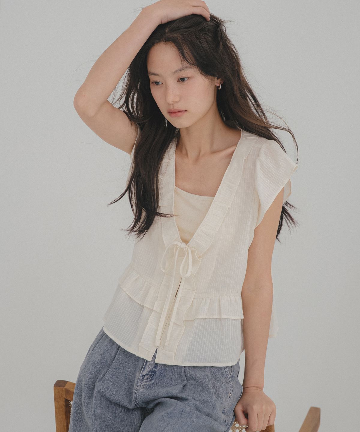 틸아이다이(TILL I DIE) V-NECK RUFFLE BLOUSE [TISU08BL02]_Butter