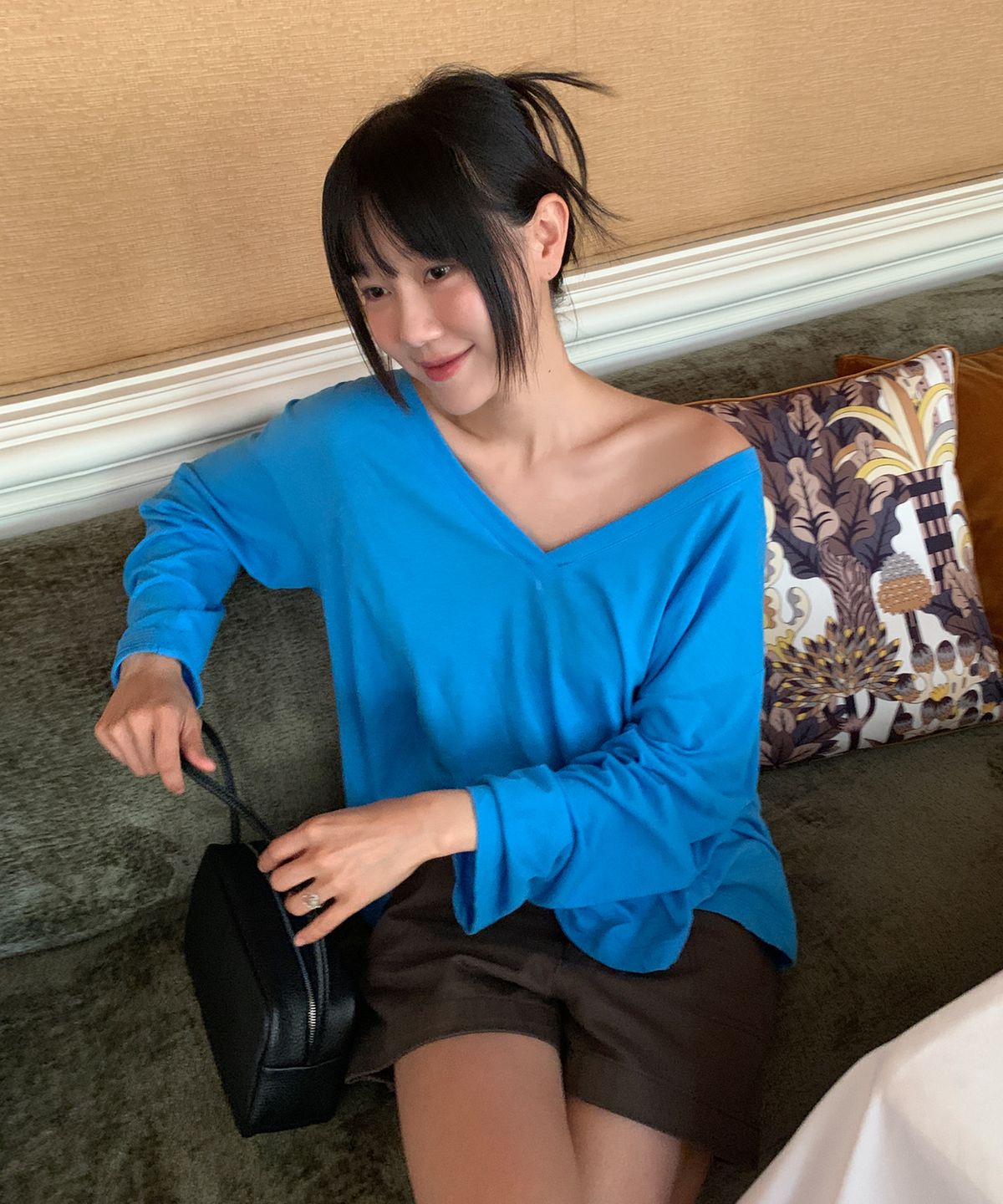 유라고(URAGO) Deep V long sleeve t-shirt_4colors