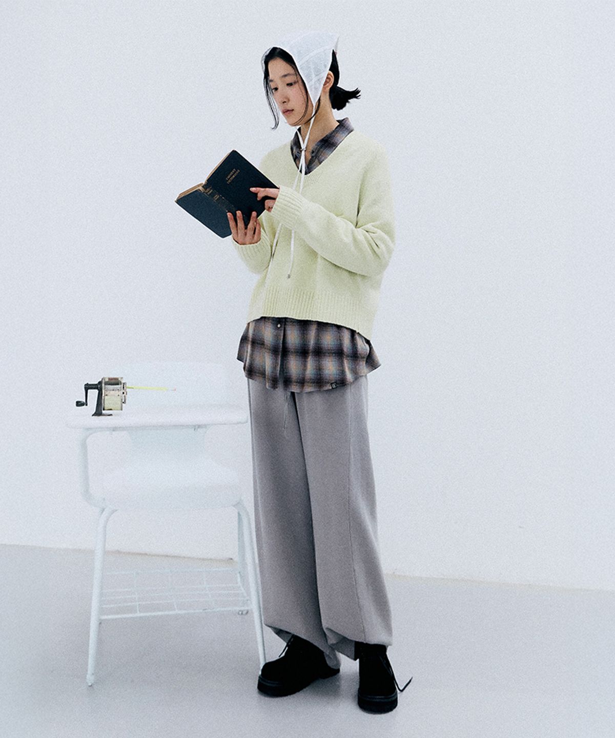 모노크롬(MONOCHROME) [online exclusive]kati v-neck pullover (butter)