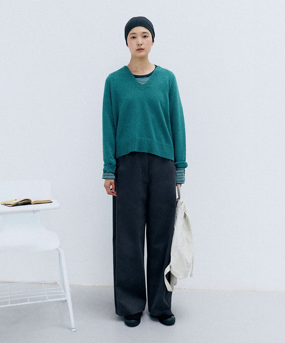 모노크롬(MONOCHROME) [online exclusive]kati v-neck pullover (blue green)