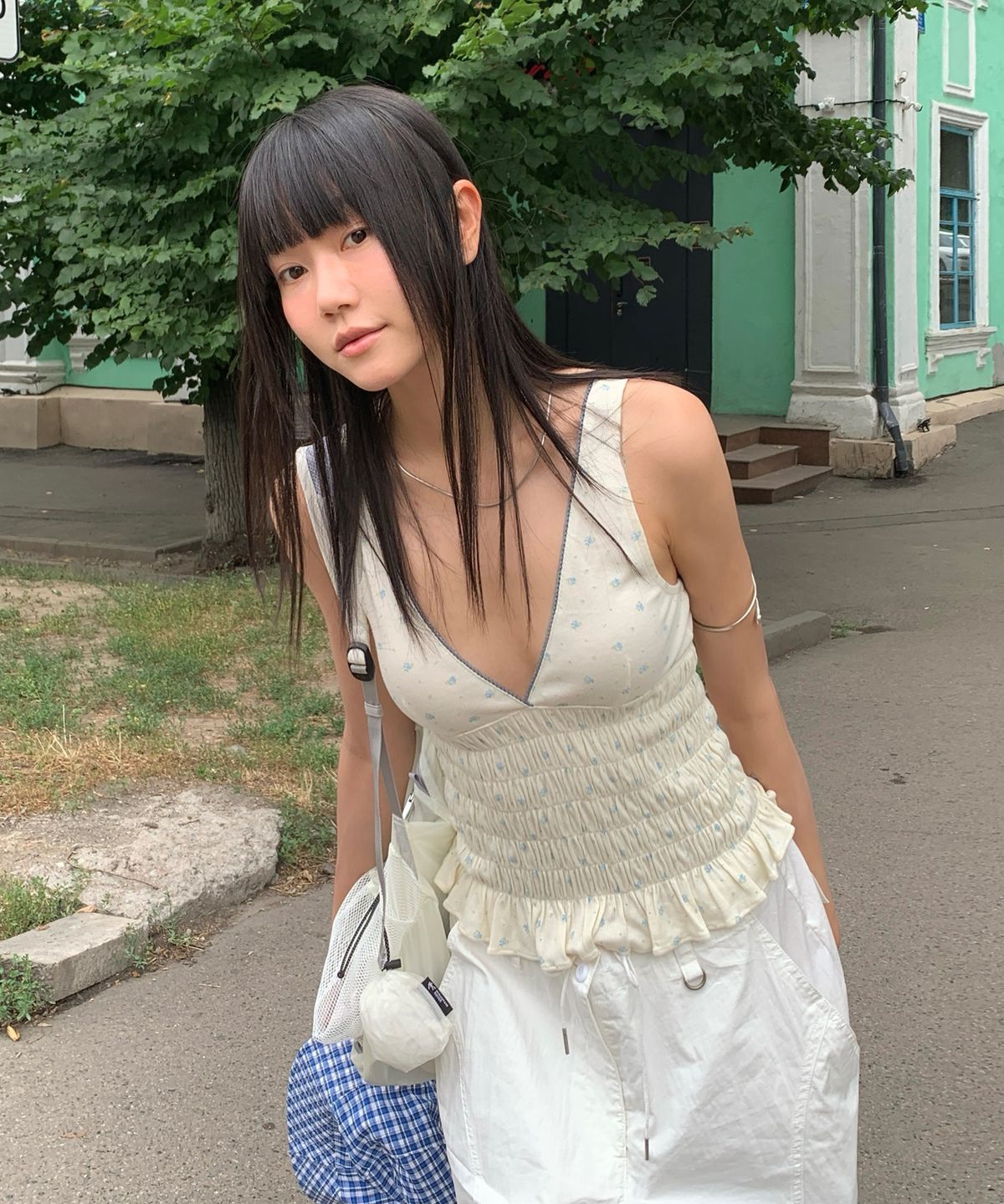 유라고(URAGO) Floral smocked V sleeveless_2colors